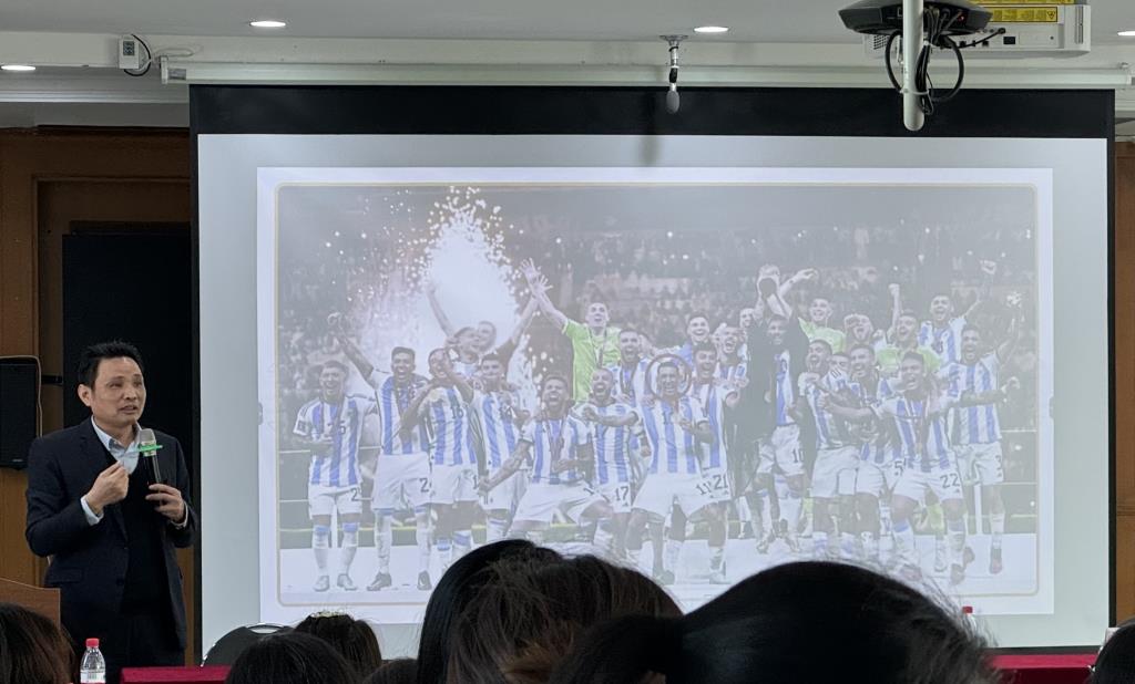 深圳市洪湖小学召开2025年春季新学期教师工作会议