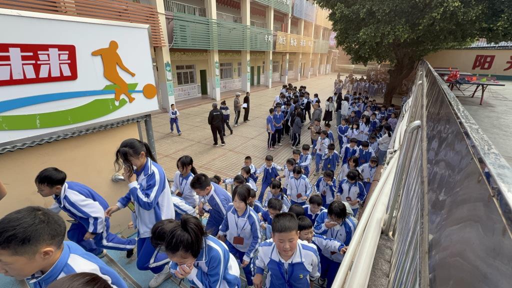 到集合点排队