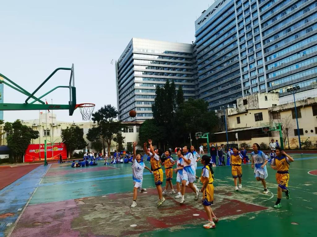 向西小学与莲塘小学开展男子、女子篮球交流赛活动