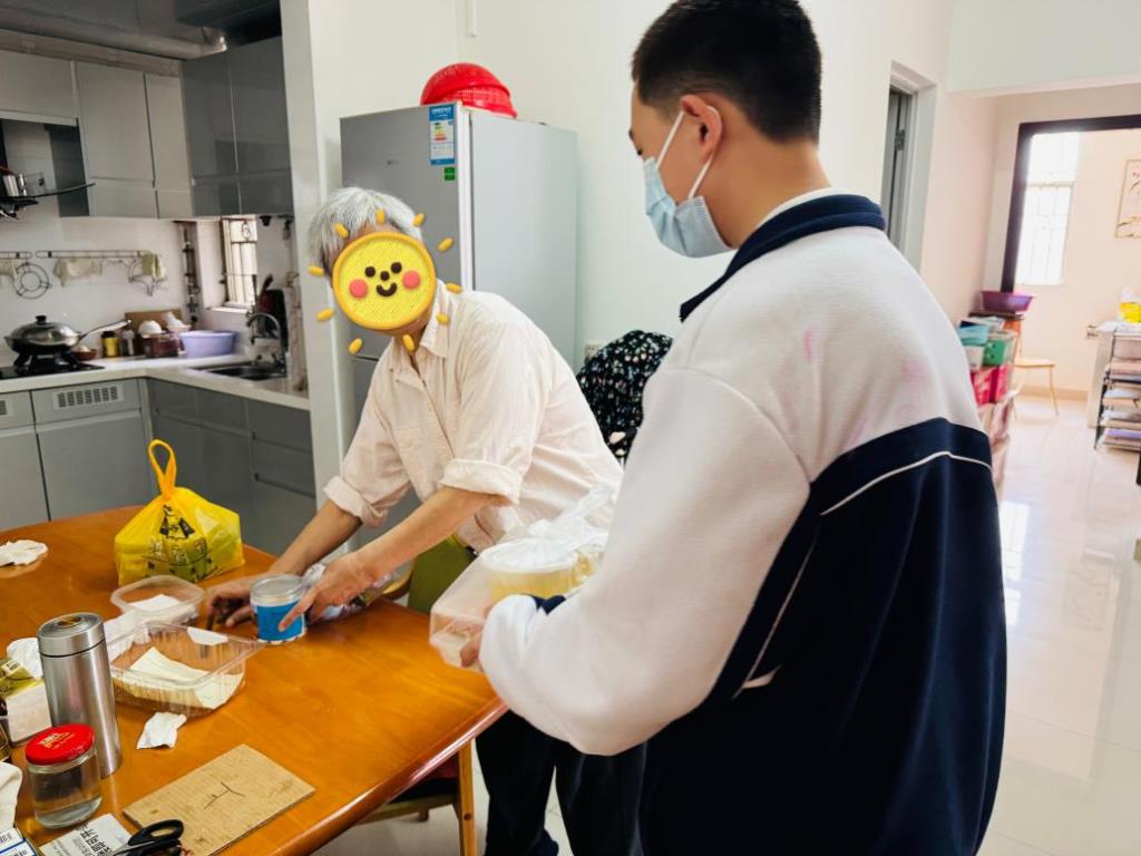 学习雷锋精神 奏响爱心乐章 ——红桂中学开展“学雷锋活动月”