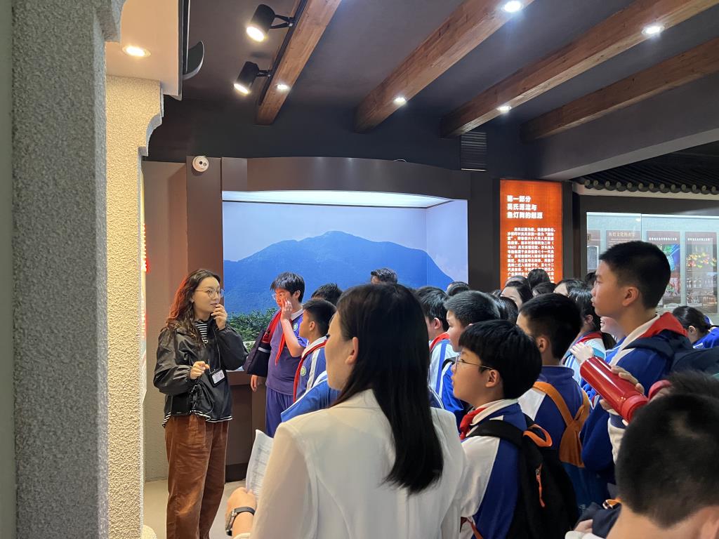 鱼灯舞博物馆：光影交织，探寻非遗文化
