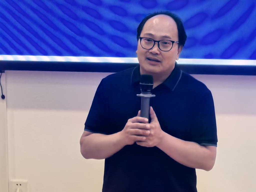 李永义书记感谢朱全民校长为同学们带来精彩讲座