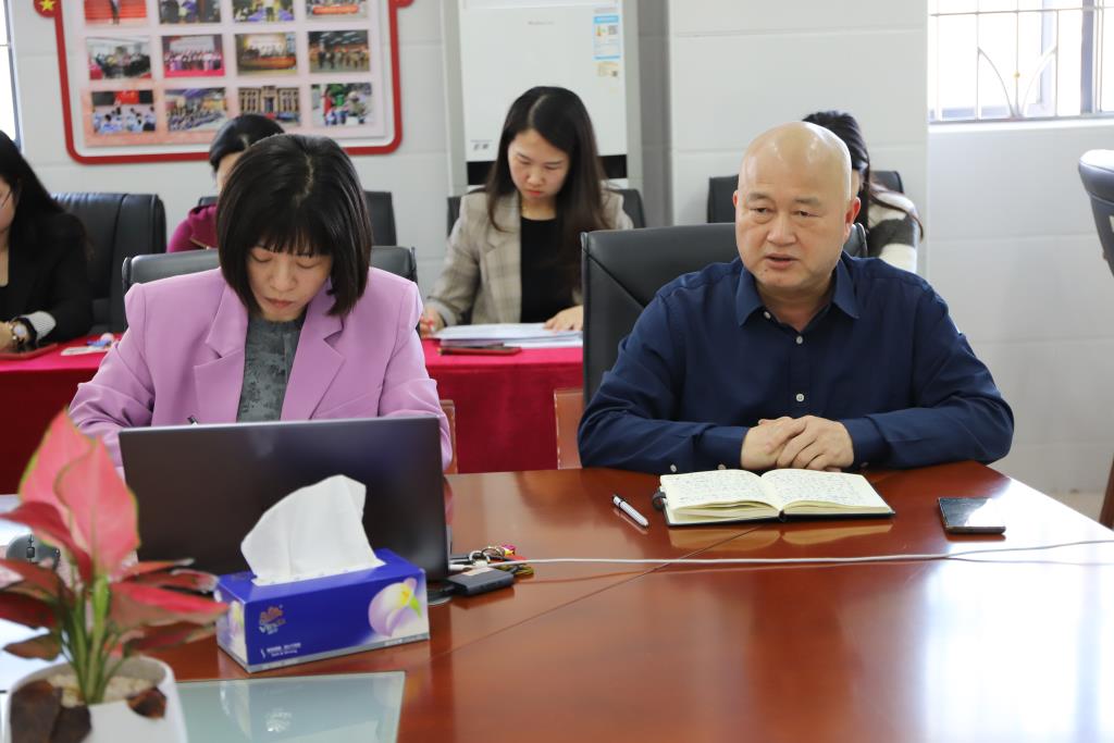 深圳市向西小学召开班主任工作会议