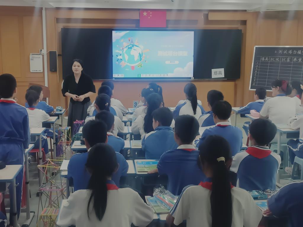 深圳市洪湖小学开展“审辩式学习”新质课堂学习共同体研讨活动