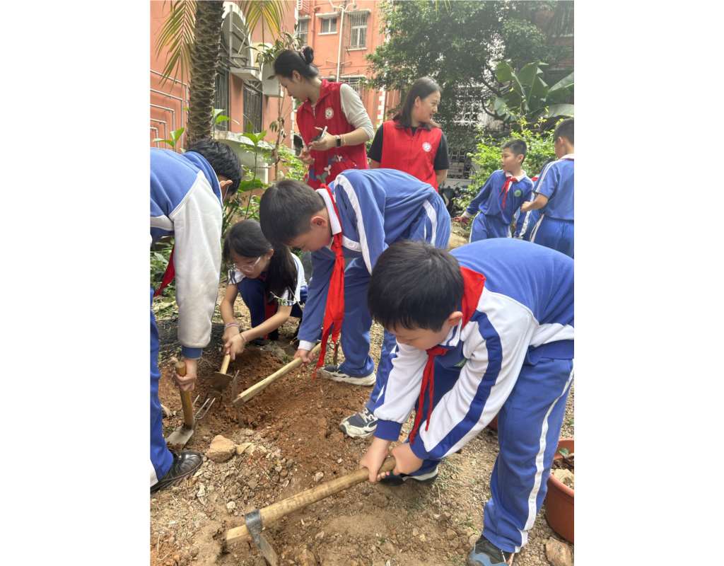 深圳市向西小学开展“美育一件事”植树节主题实践活动