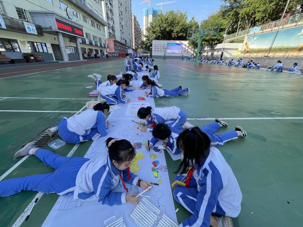 师生百米画卷