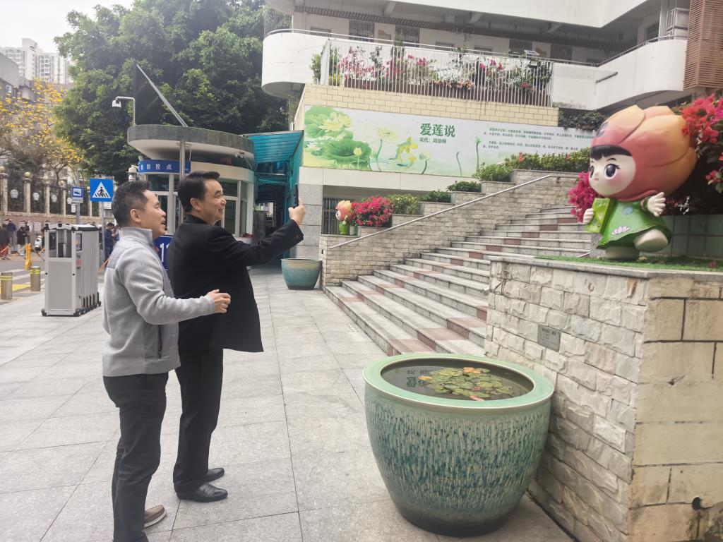 深圳市翠竹教育集团总校长孔文东到洪湖小学指导攻坚项目，助力教