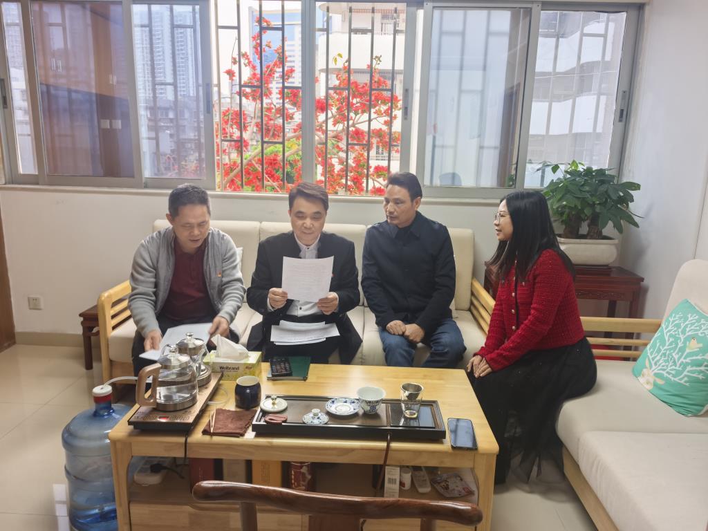 深圳市翠竹教育集团总校长孔文东到洪湖小学指导攻坚项目，助力教