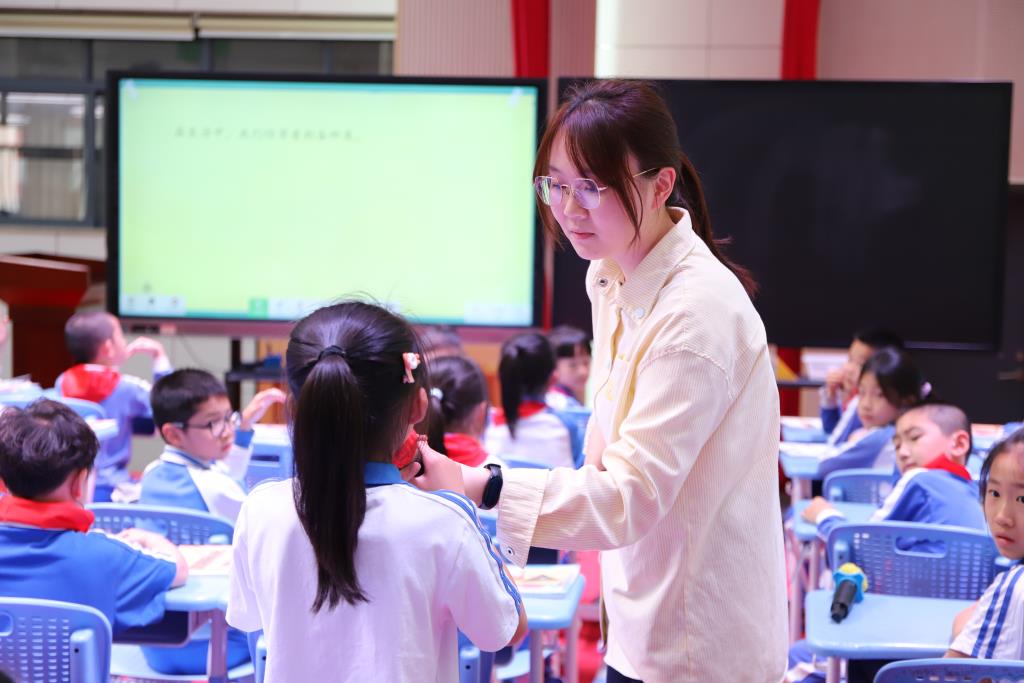 深圳市向西小学开展数学学科教研活动