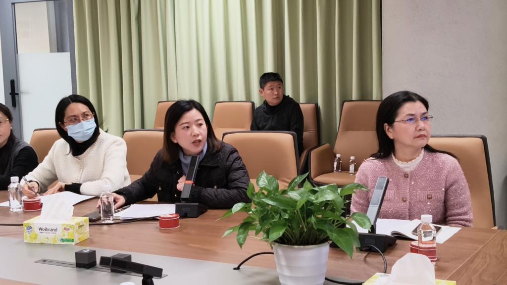 科组长秦逸韵老师传达罗湖区教育工作会议精神