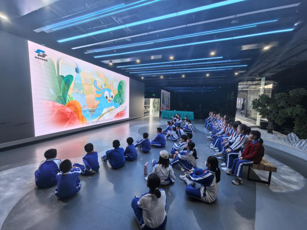 落实“每周半天计划”，开展水小足迹课程
