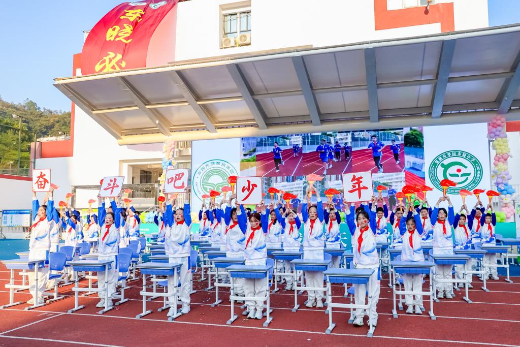 课桌演绎新风采