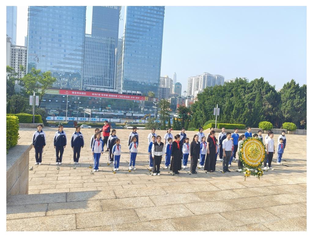 深圳市松泉实验学校师生隆重举行“清明祭英烈”主题系列活动