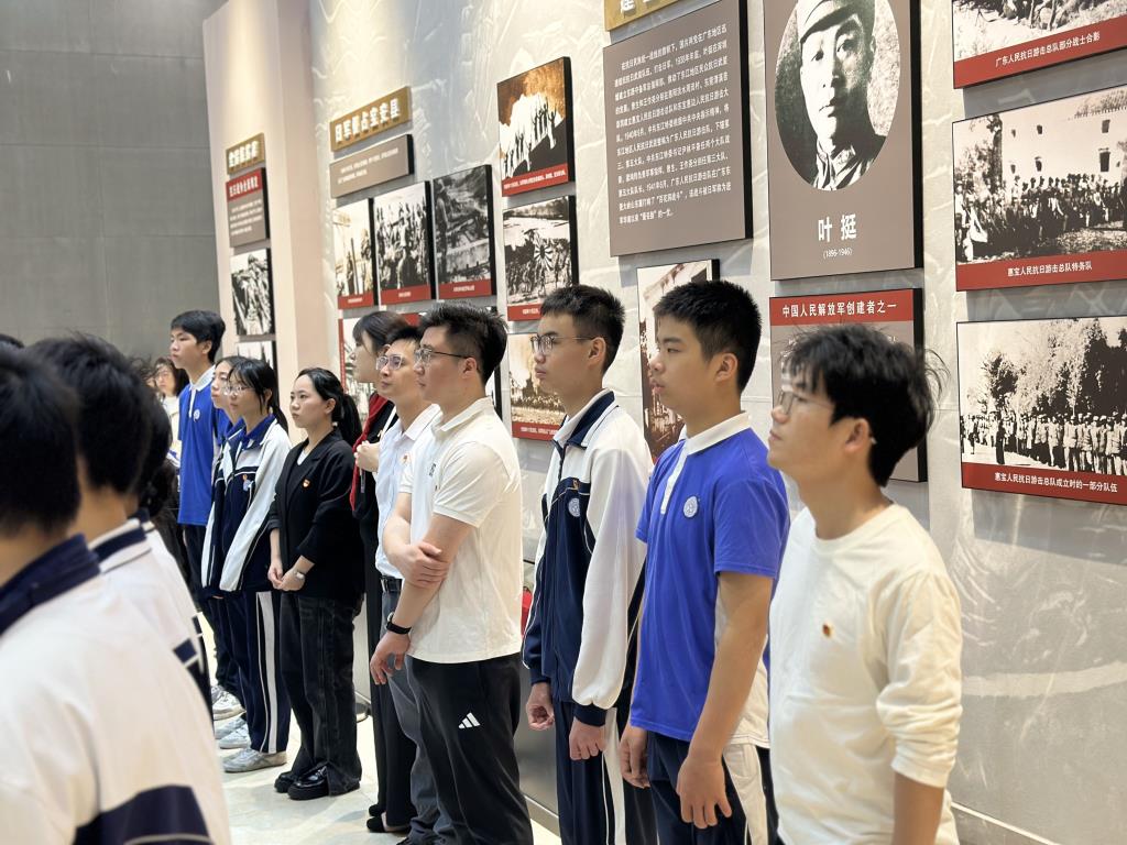 深圳市松泉实验学校师生隆重举行“清明祭英烈”主题系列活动