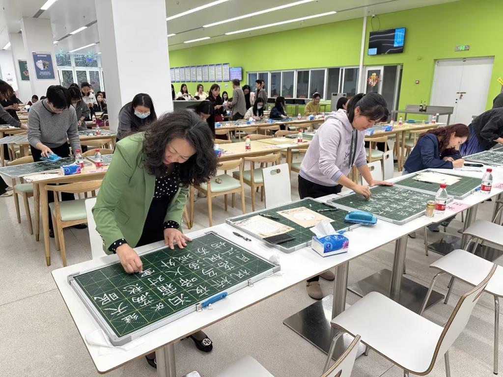 深圳市桂园中学举办“笔韵学堂”书法培训暨“两笔字”比赛