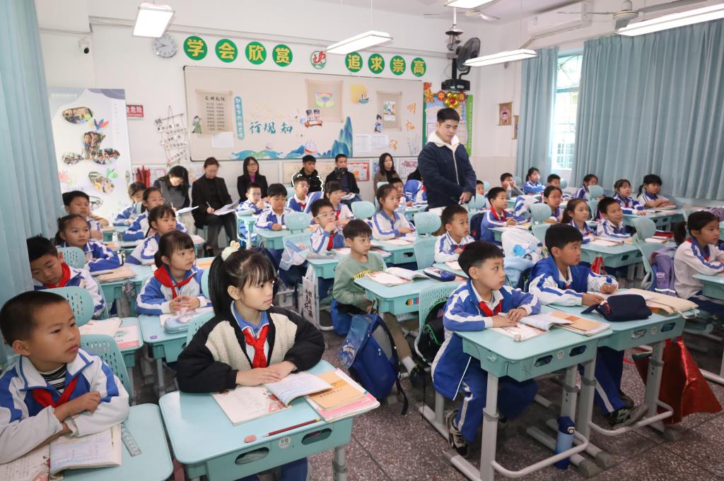 “破茧行动”走进草埔小学助力新教师专业成长