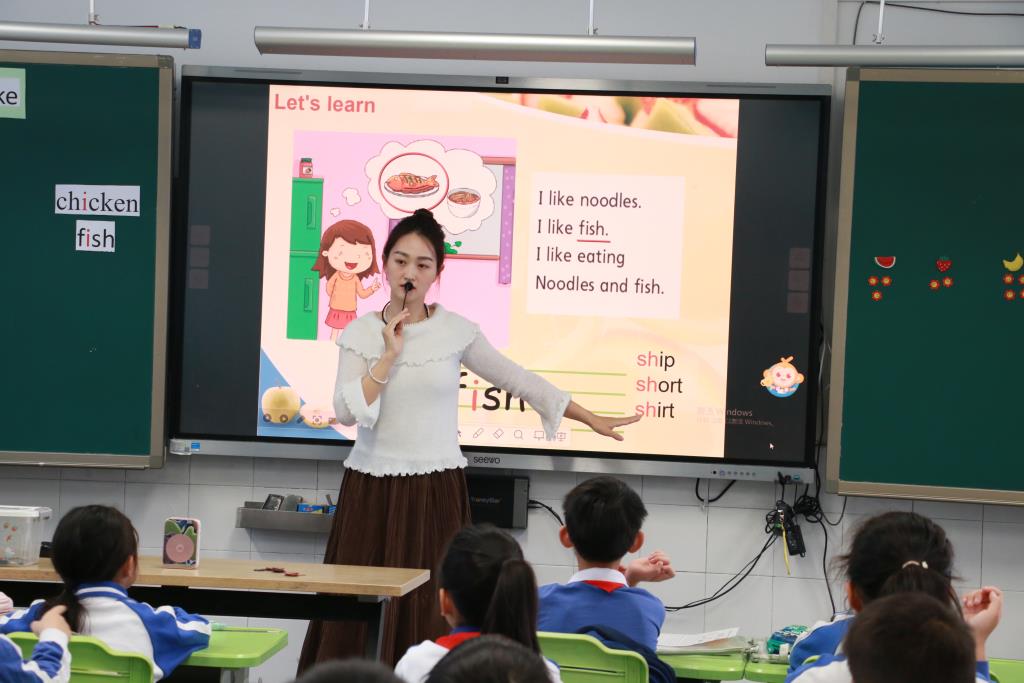 深圳市笋岗小学迎接罗湖区教科院新教师基本功达标视导活动