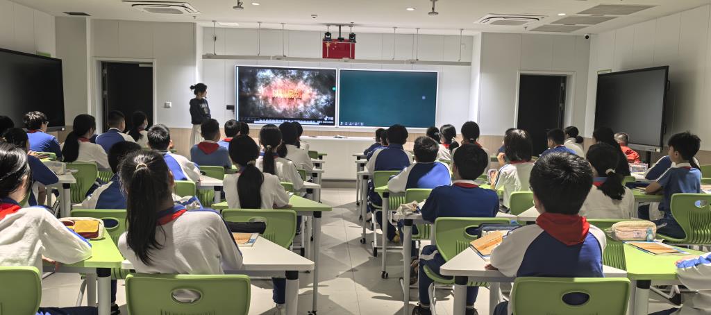 杨乐老师上课图