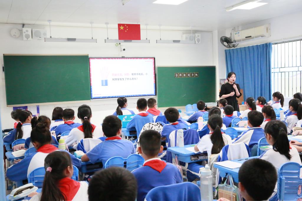安芳小学2025年新教师“10项基本功”过关考核指导行动
