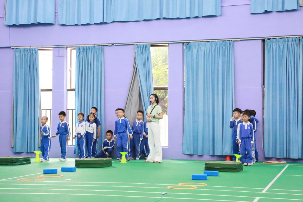 安芳小学2025年新教师“10项基本功”过关考核指导行动