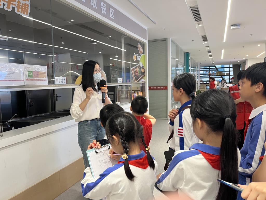 翠北实验小学开展探访水贝党群服务中心“行走的思政课”实践活动