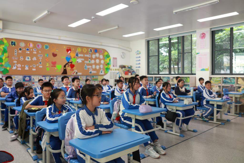 翠北实验小学举行"学雷锋，做追锋少年"主题班队会