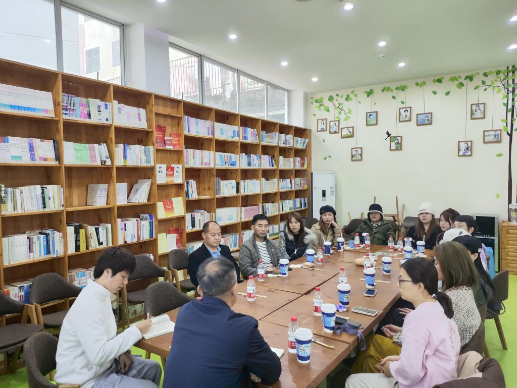 共育有温暖，携手育花开——翠茵学校召开第二学期校级家委会议