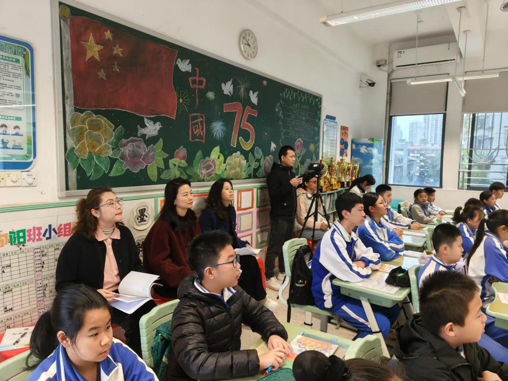 教研员深入课堂开展教学视导活动