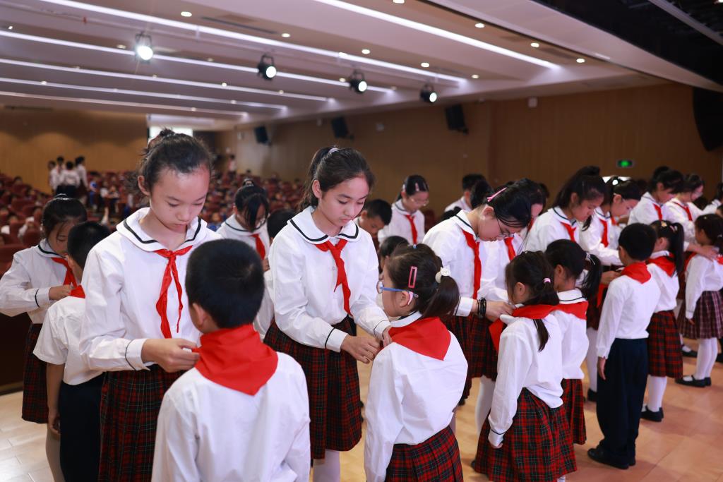 深圳市翠北实验小学举行2024级少先队入队仪式