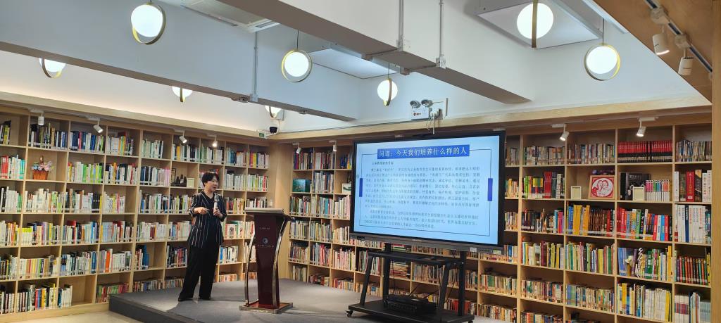 翠北教育集团道德与法治科组召开教学研讨会