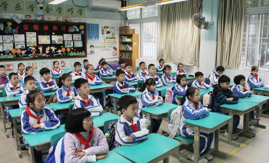 拒绝高空抛物，共筑安全防线 —— 深圳市南湖小学开展校长课堂