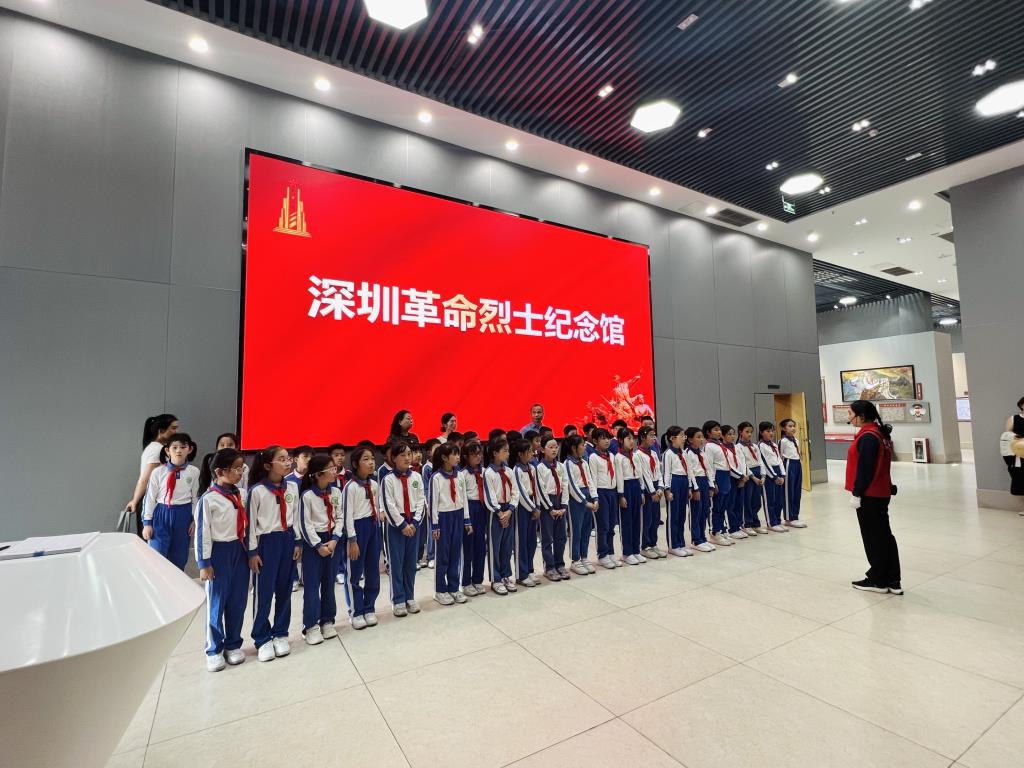 深圳市向西小学开展烈士陵园祭扫活动