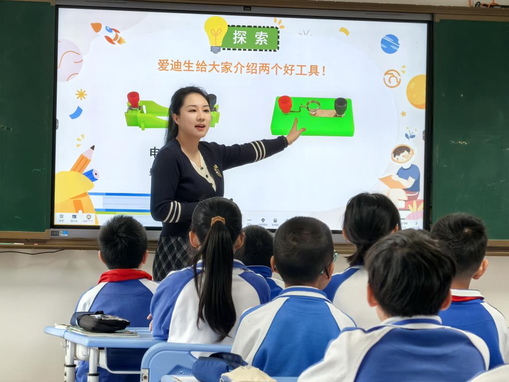 破茧——罗湖区新教师“十项基本功”达标过关行动走进翠茵