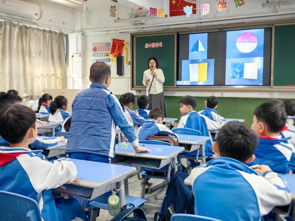 破茧——罗湖区新教师“十项基本功”达标过关行动走进翠茵