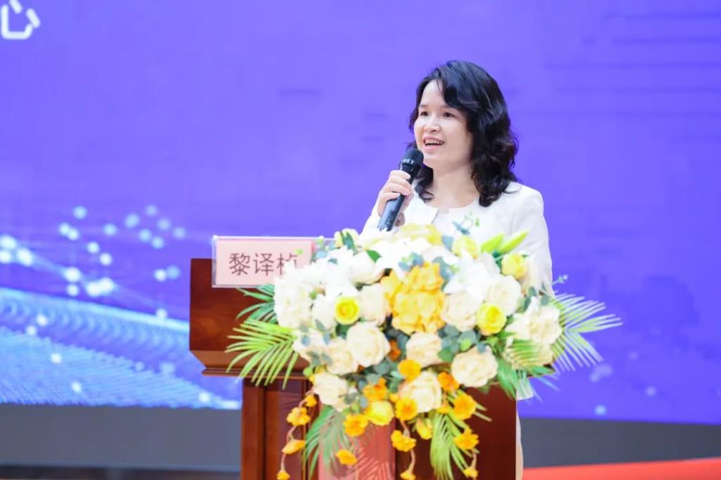 区卫健局副局长黎译桢致辞