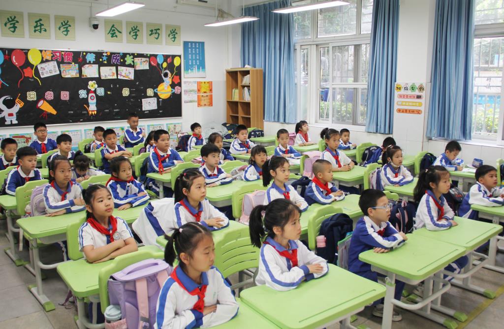 守护绿水青山，推动生态发展 ——南湖小学开展校长课堂第九讲