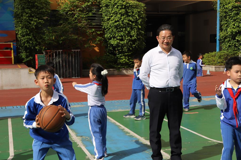青春热血，点燃校园 ——深圳市向西小学“校长杯”篮球赛火热开