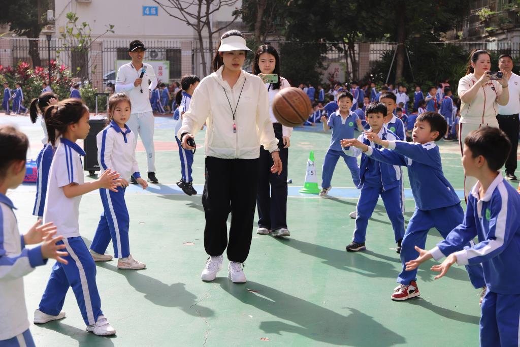 青春热血，点燃校园 ——深圳市向西小学“校长杯”篮球赛火热开