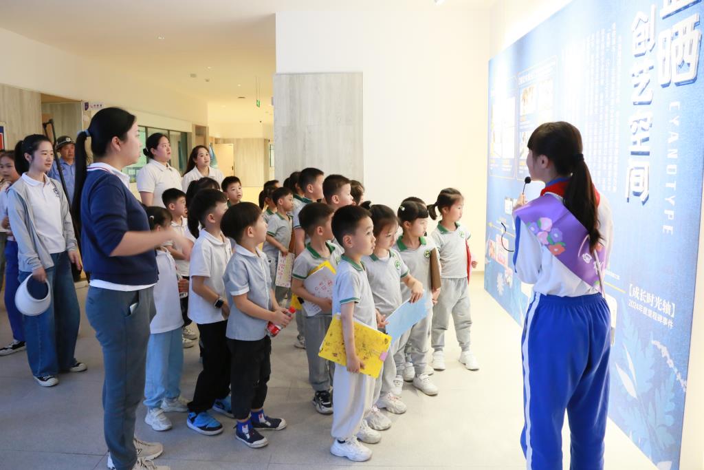圳市莲南教育集团安芳小学与幼儿园开展小幼衔接活动
