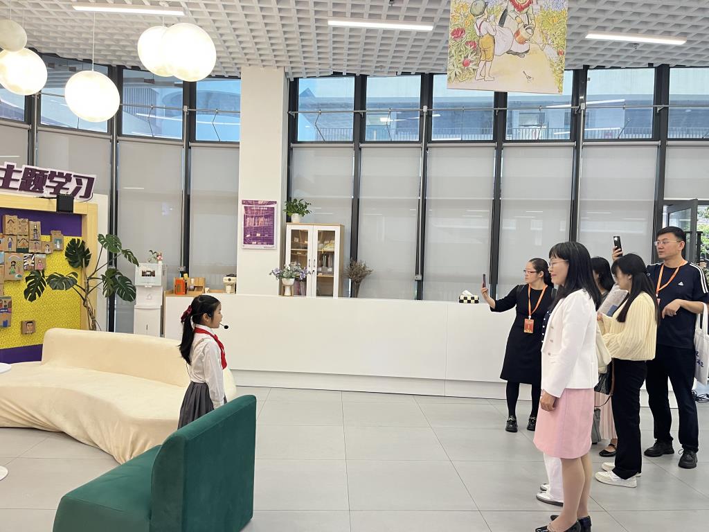 罗湖区吴海红名师工作室参加AI新生活与学校整体变革研讨会