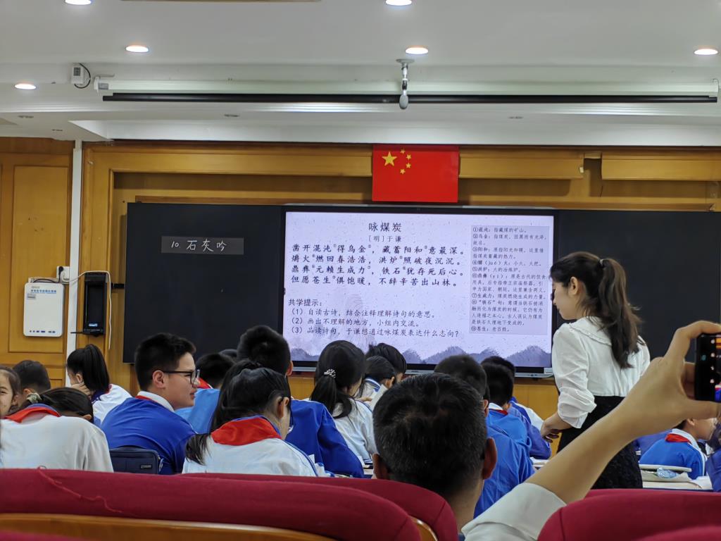 深圳市洪湖小学与铜川七一路小学课改姊妹校研讨活动