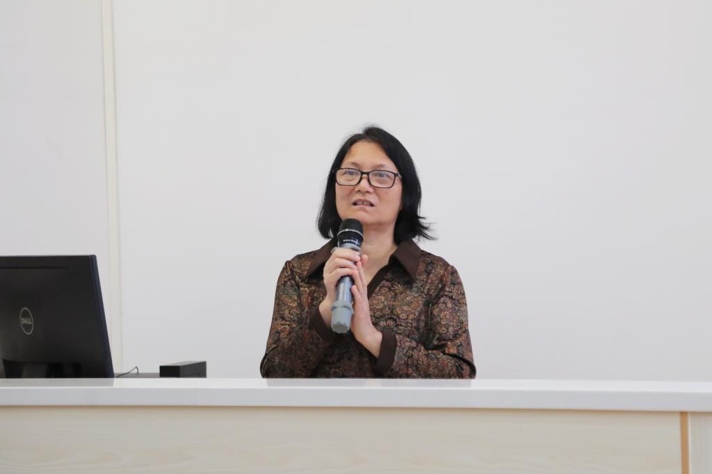 布心中学开展教育叙事专题研讨会