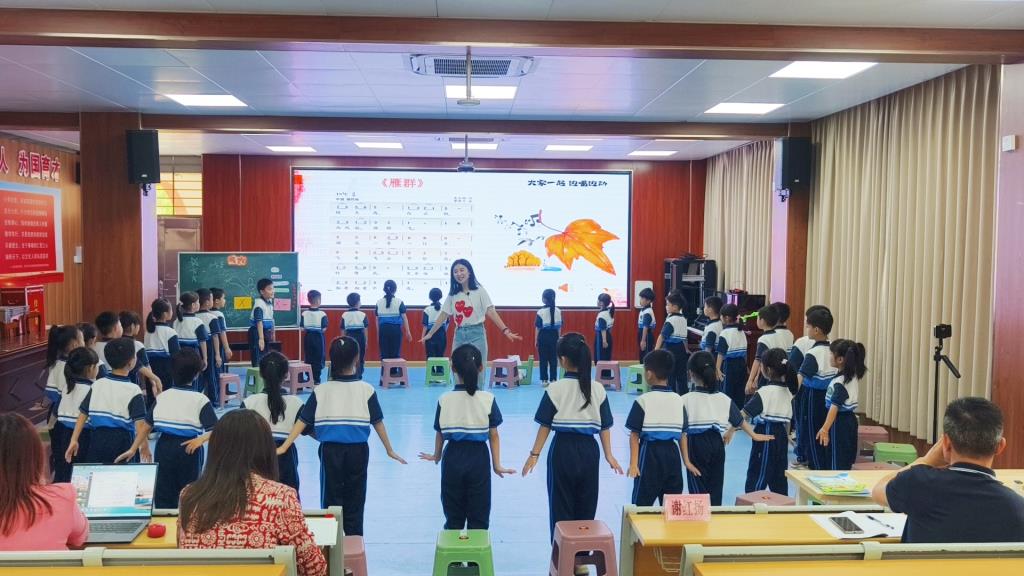深圳市水库小学音乐教师随叶梅名师工作室赴怀集开展支教活动