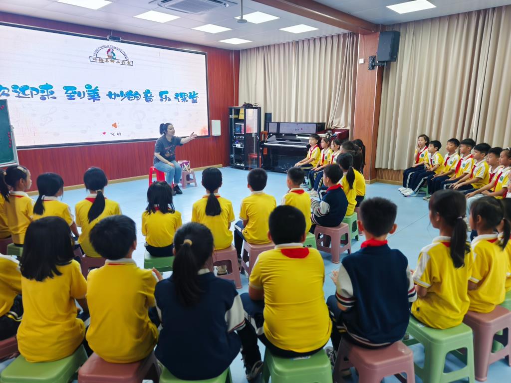 深圳市水库小学音乐教师随叶梅名师工作室赴怀集开展支教活动