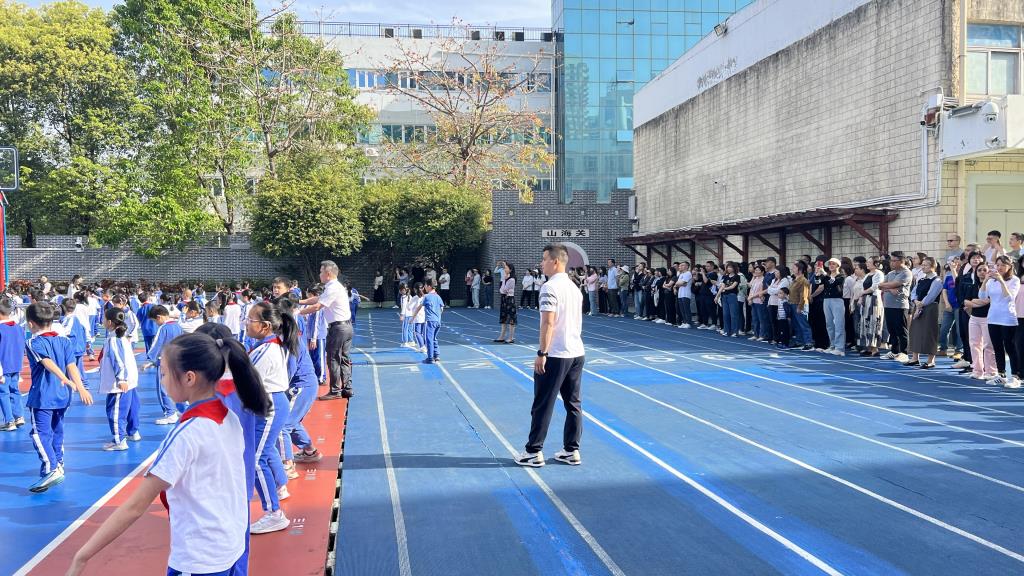 深圳市洪湖小学举行2025年春季家长开放日活动