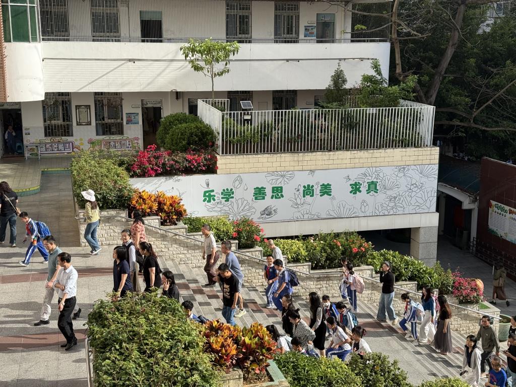 深圳市洪湖小学举行2025年春季家长开放日活动