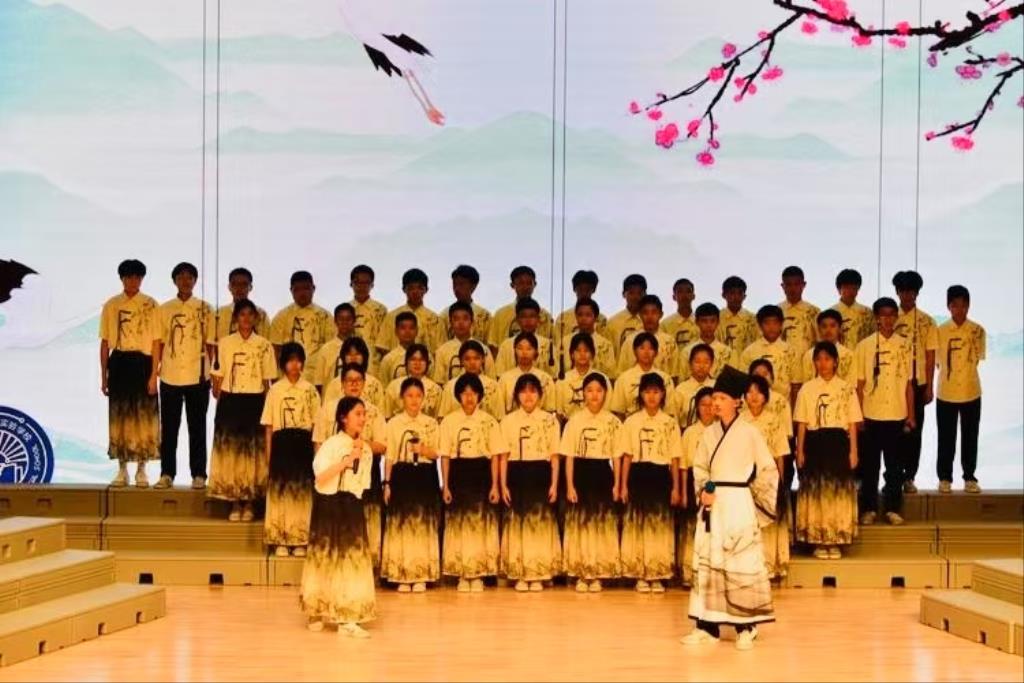 松泉开展“唱响时代旋律，诵读家国情怀”班级风采展系列活动