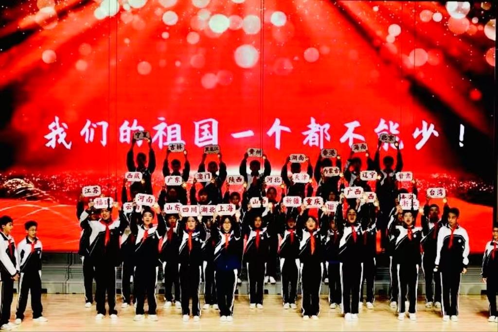松泉开展“唱响时代旋律，诵读家国情怀”班级风采展系列活动