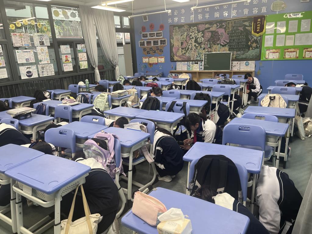 深圳市红桂中学开展地震应急疏散演练