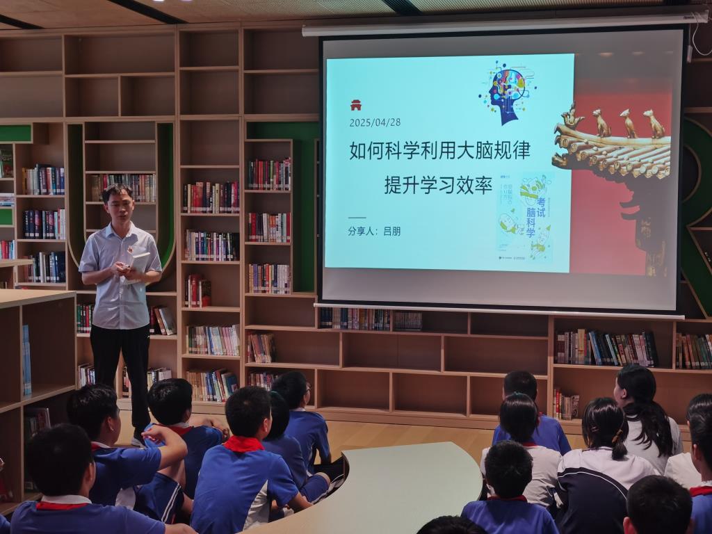 罗湖未来学校“博士+五维成长领读活动”点亮世界读书日